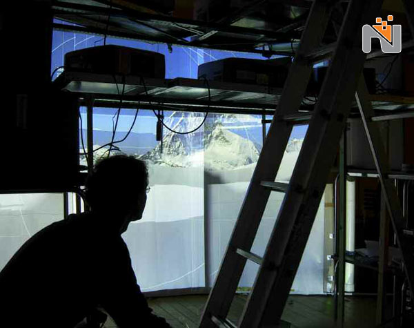نمایشگاه جهانی دیتا پروژکتورهای هیتاچی در غرفه سوئیس